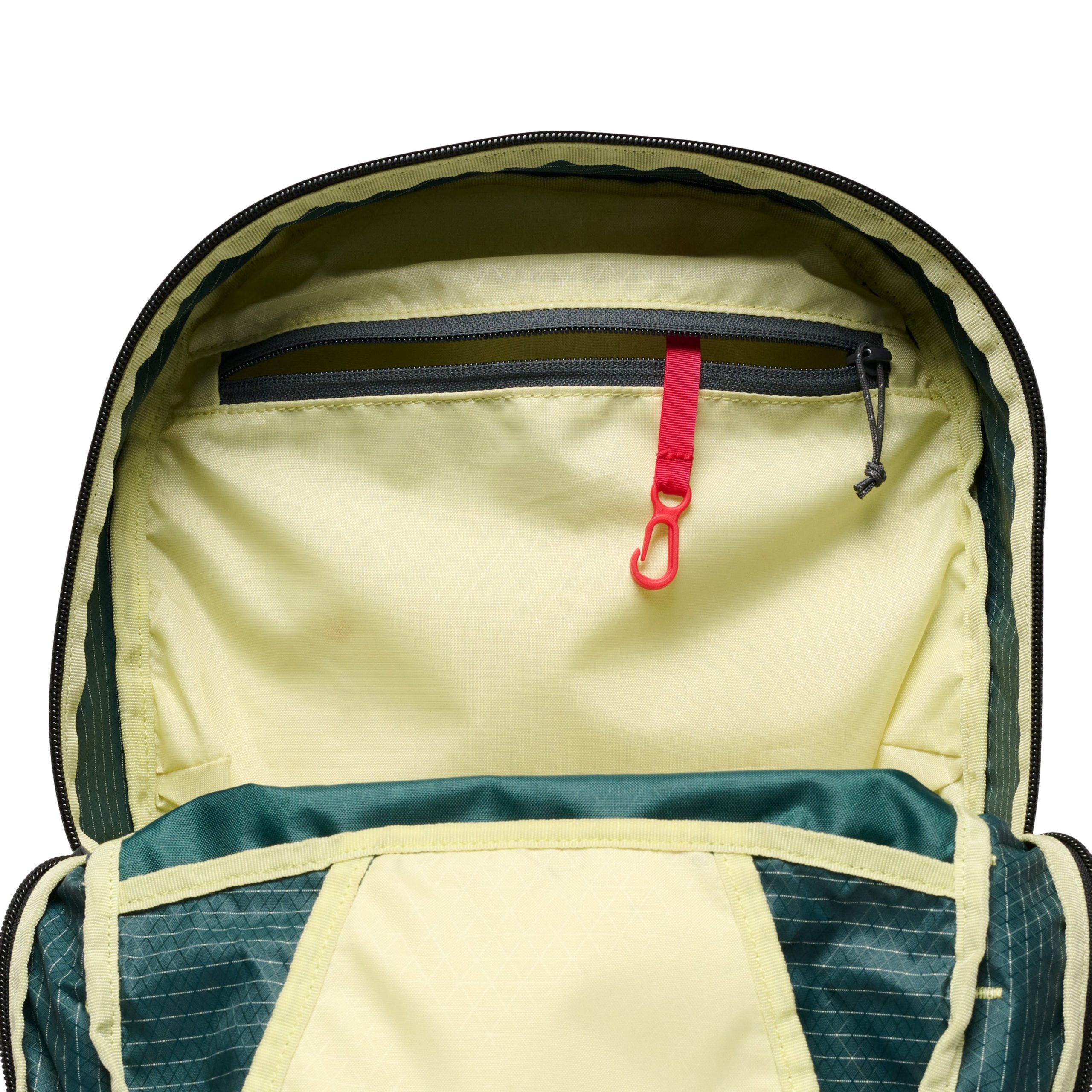 Women's Pursuit 25 Backpack - Image 13